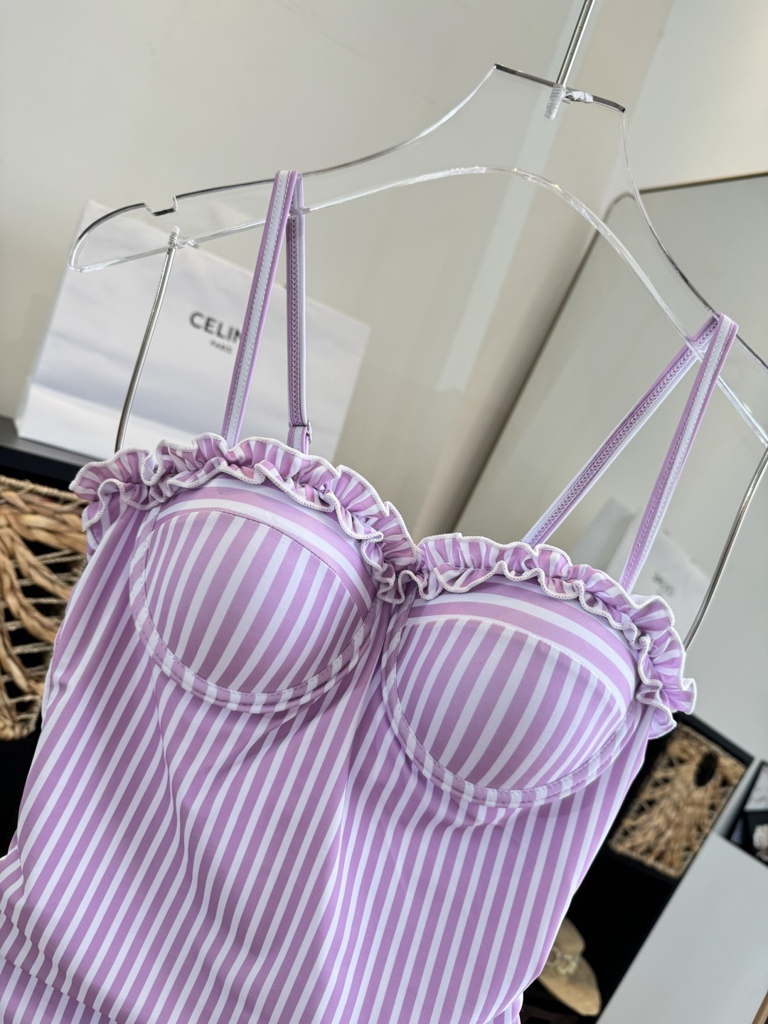 。Celine赛琳新款连体泳衣😍🥰适合多种场景的游泳衣🏊‍♀️海边 游泳池 温泉 水上乐园 漂流都可以😌