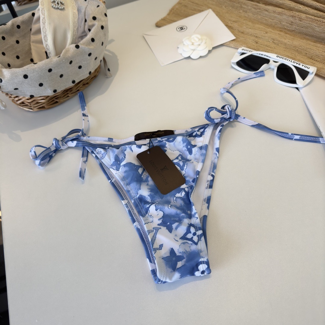 。LV路易威登比基尼👙❤️😍🥰适合多种场景的游泳衣🏊‍♀️海边 游泳池 温泉 水上乐园 漂流都可以😌内搭