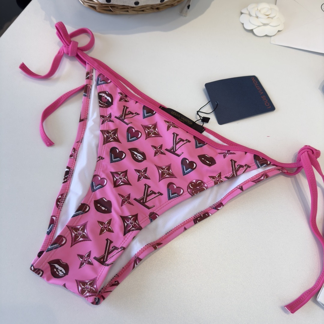 。LV路易威登比基尼👙❤️😍🥰适合多种场景的游泳衣🏊‍♀️海边 游泳池 温泉 水上乐园 漂流都可以😌内搭