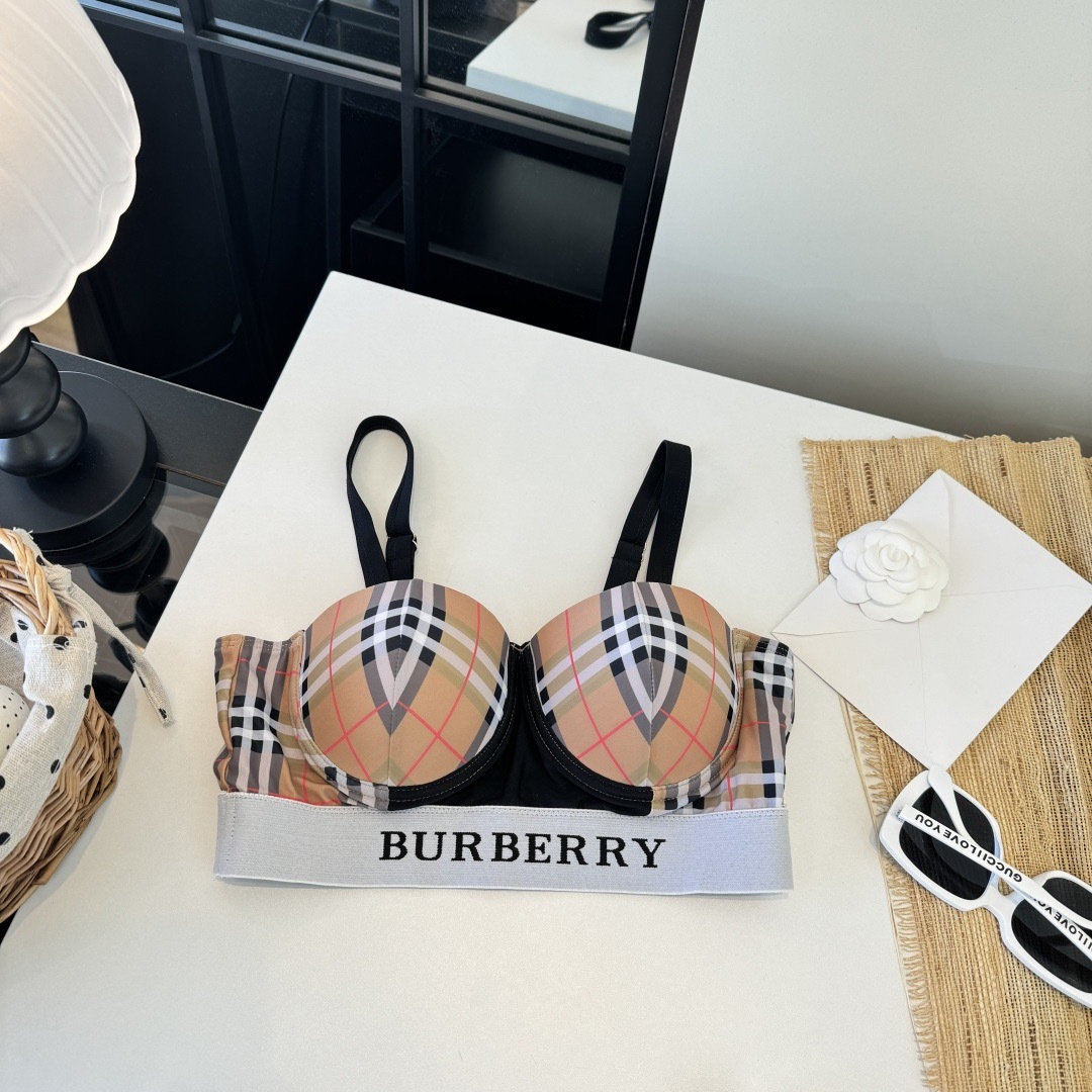 。巴宝莉Burberry新款分体比基尼👙个性十足，超显水蛇腰，出游必备SM L XL