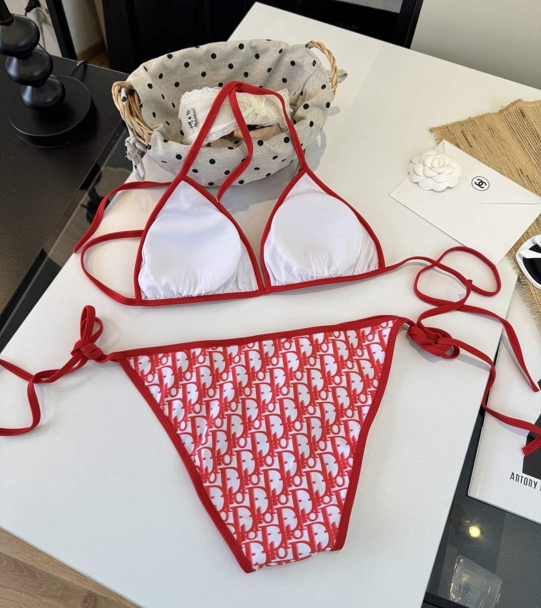 。Dior迪奥 新款比基尼泳衣👙❤️😍🥰适合多种场景的游泳衣🏊‍♀️海边 游泳池 温泉 水上乐园 漂流都