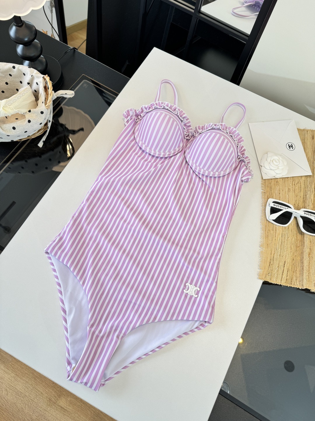。Celine赛琳新款连体泳衣😍🥰适合多种场景的游泳衣🏊‍♀️海边 游泳池 温泉 水上乐园 漂流都可以😌