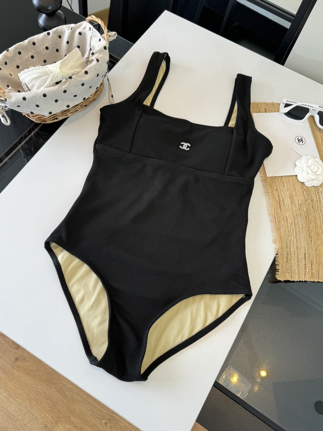 。Chanel 香奈儿连体泳衣 😍🥰适合多种场景的游泳衣🏊‍♀️海边 游泳池 温泉 水上乐园 漂流都可以