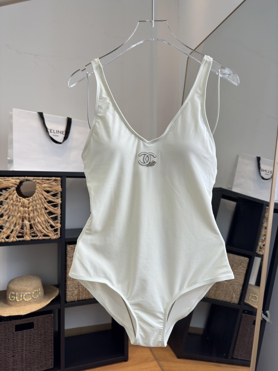 。Chanel 香奈儿连体泳衣 😍🥰适合多种场景的游泳衣🏊‍♀️海边 游泳池 温泉 水上乐园 漂流都可以