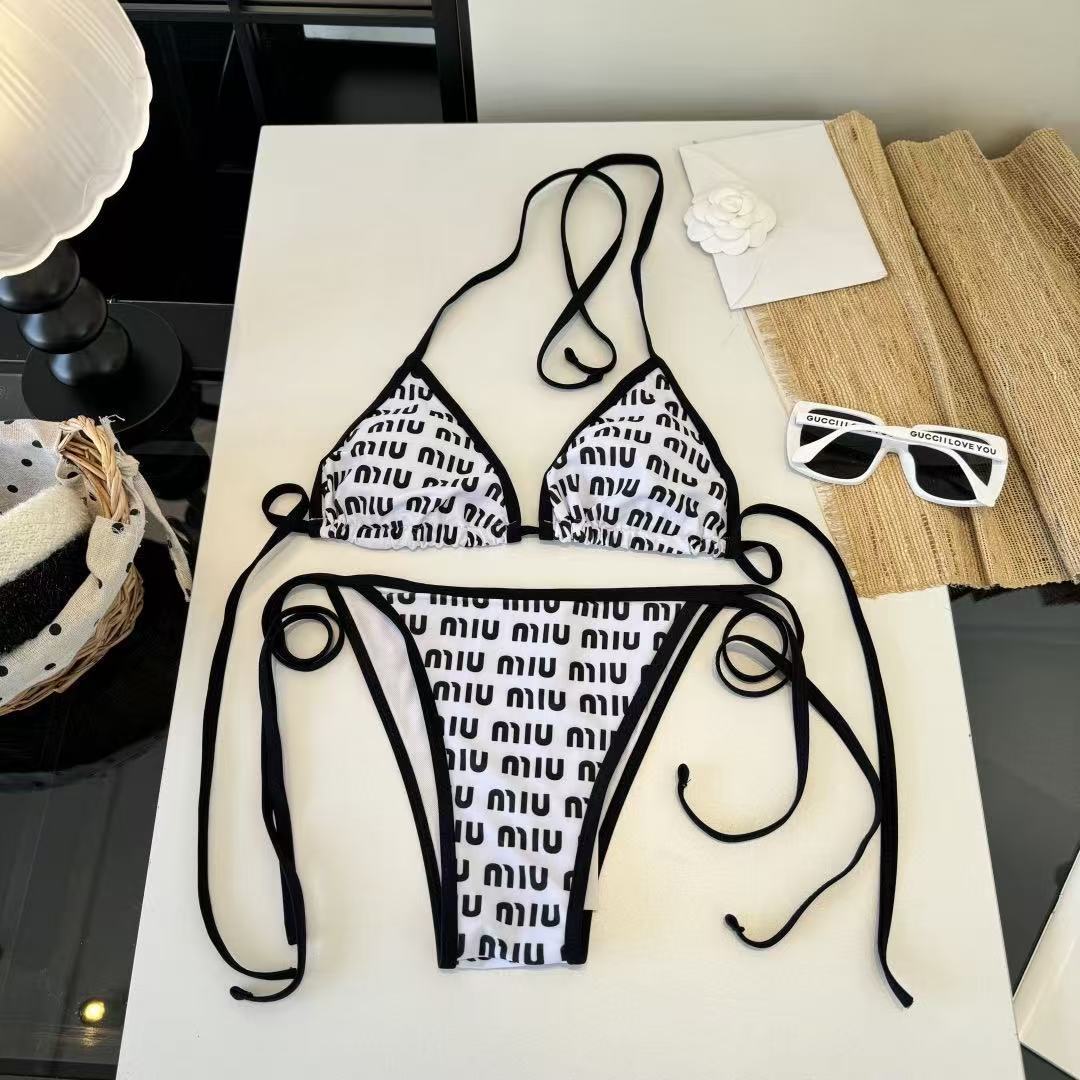 。miumiu缪缪新款分体比基尼泳衣👙❤️😍🥰适合多种场景的游泳衣🏊‍♀️海边 游泳池 温泉 水上乐园 