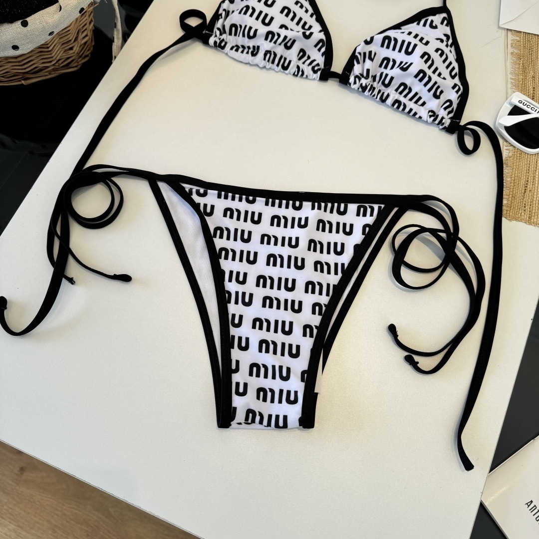 。miumiu缪缪新款分体比基尼泳衣👙❤️😍🥰适合多种场景的游泳衣🏊‍♀️海边 游泳池 温泉 水上乐园 