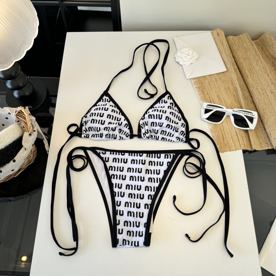 。miumiu缪缪新款分体比基尼泳衣👙❤️😍🥰适合多种场景的游泳衣🏊‍♀️海边 游泳池 温泉 水上乐园 