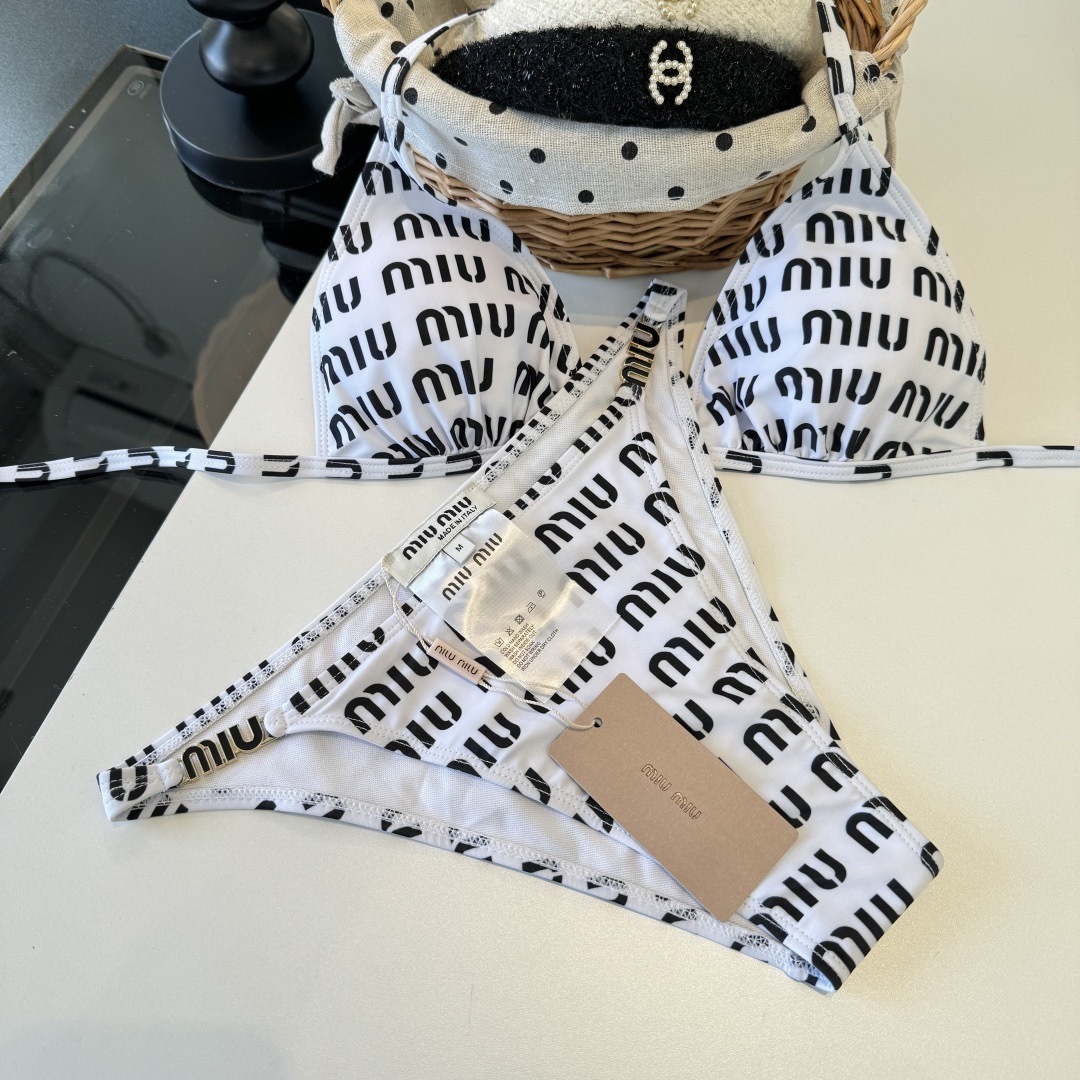 。miumiu缪缪新款分体比基尼泳衣👙❤️😍🥰适合多种场景的游泳衣🏊‍♀️海边 游泳池 温泉 水上乐园 