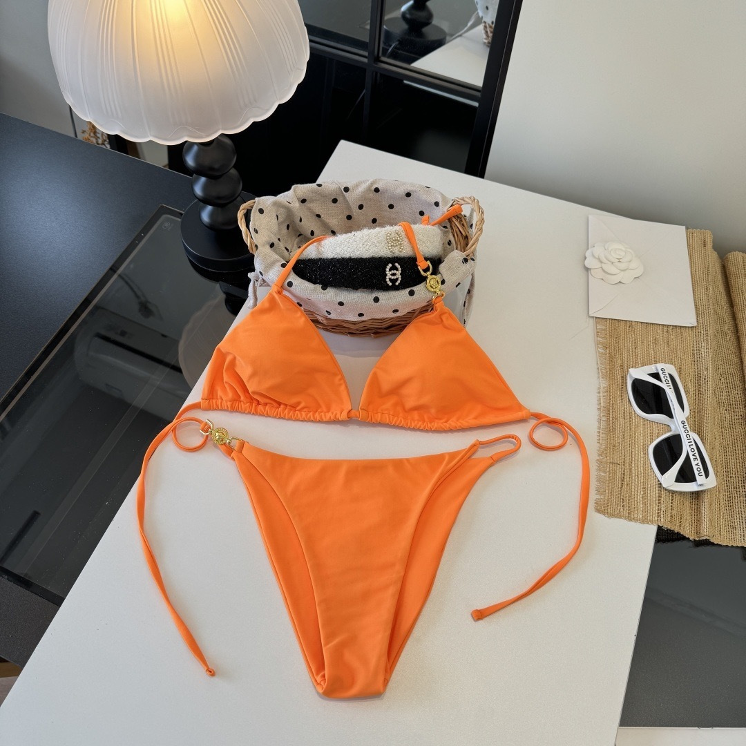 。范思哲分体比基尼👙泳衣 😍🥰适合多种场景的游泳衣🏊‍♀️海边 游泳池 温泉 水上乐园 漂流都可以😌内搭