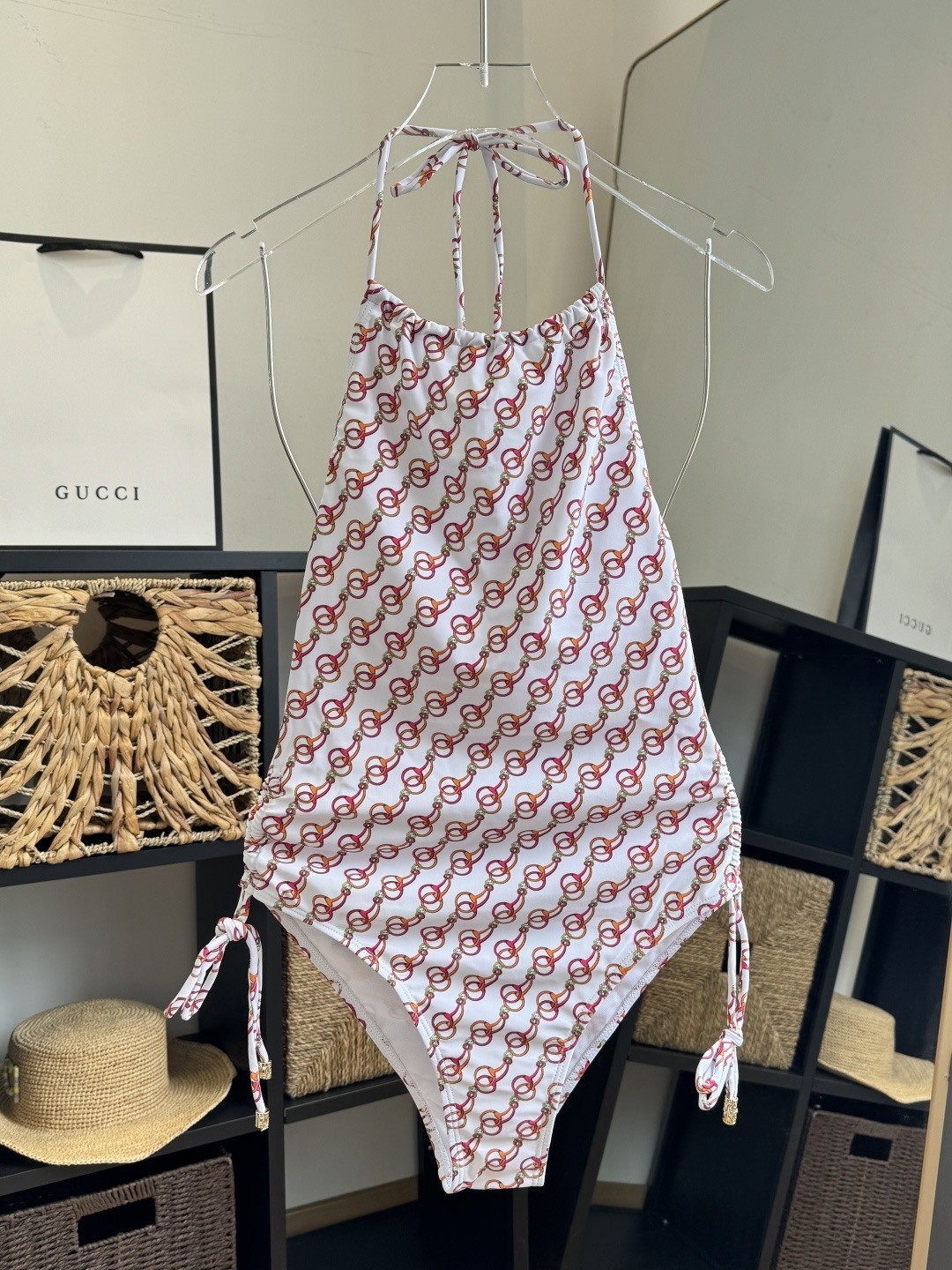 。Gucci古奇连体泳衣👙 上身超级棒！同步各大专柜发售，自然而然呈现时尚感！十分减龄，具有年轻活力。 