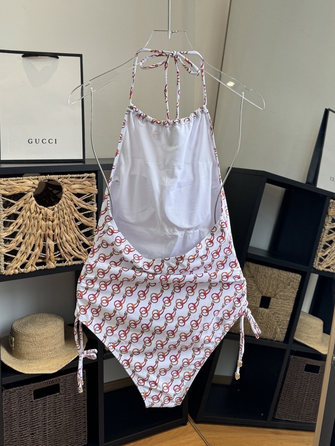 。Gucci古奇连体泳衣👙 上身超级棒！同步各大专柜发售，自然而然呈现时尚感！十分减龄，具有年轻活力。 