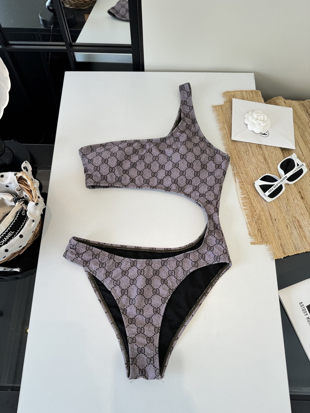 。Gucci古奇连体泳衣👙 上身超级棒！同步各大专柜发售，自然而然呈现时尚感！十分减龄，具有年轻活力。 