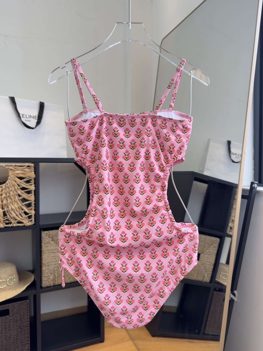 。Gucci古奇连体泳衣 😍🥰适合多种场景的游泳衣🏊‍♀️海边 游泳池 温泉 水上乐园 漂流都可以😌内搭