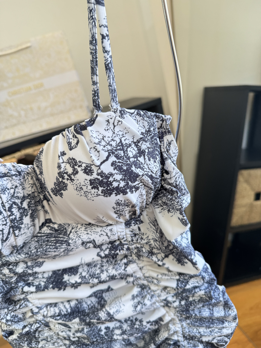 。Dior迪奥新连体比基尼👙泳衣，个性十足，超显水蛇腰，出游必备SM L XL