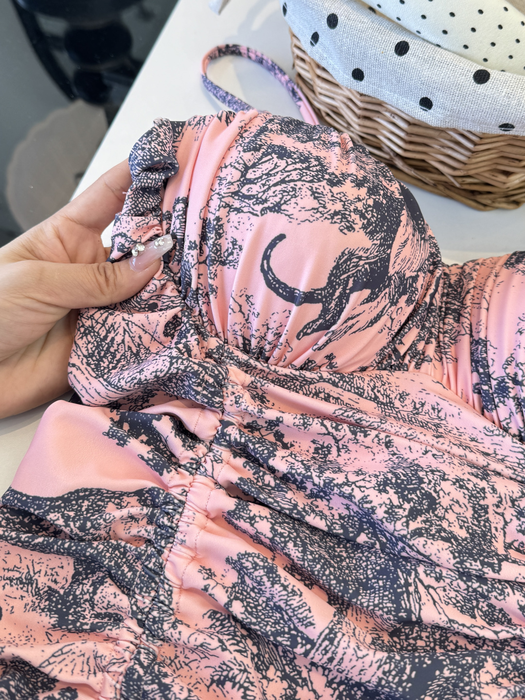。Dior迪奥新连体比基尼👙泳衣，个性十足，超显水蛇腰，出游必备SM L XL