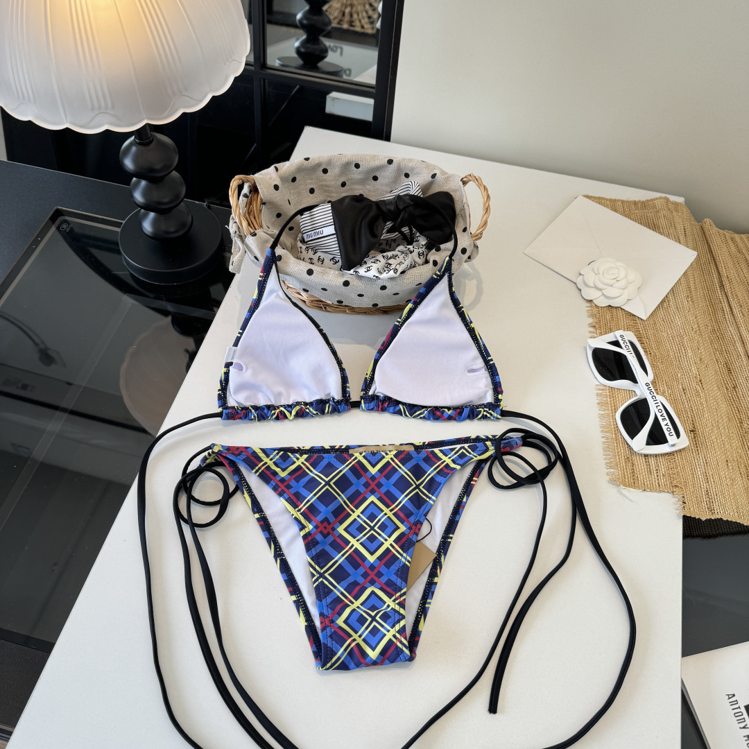 。Burberry巴宝莉分体比基尼👙泳衣，S M L XL
