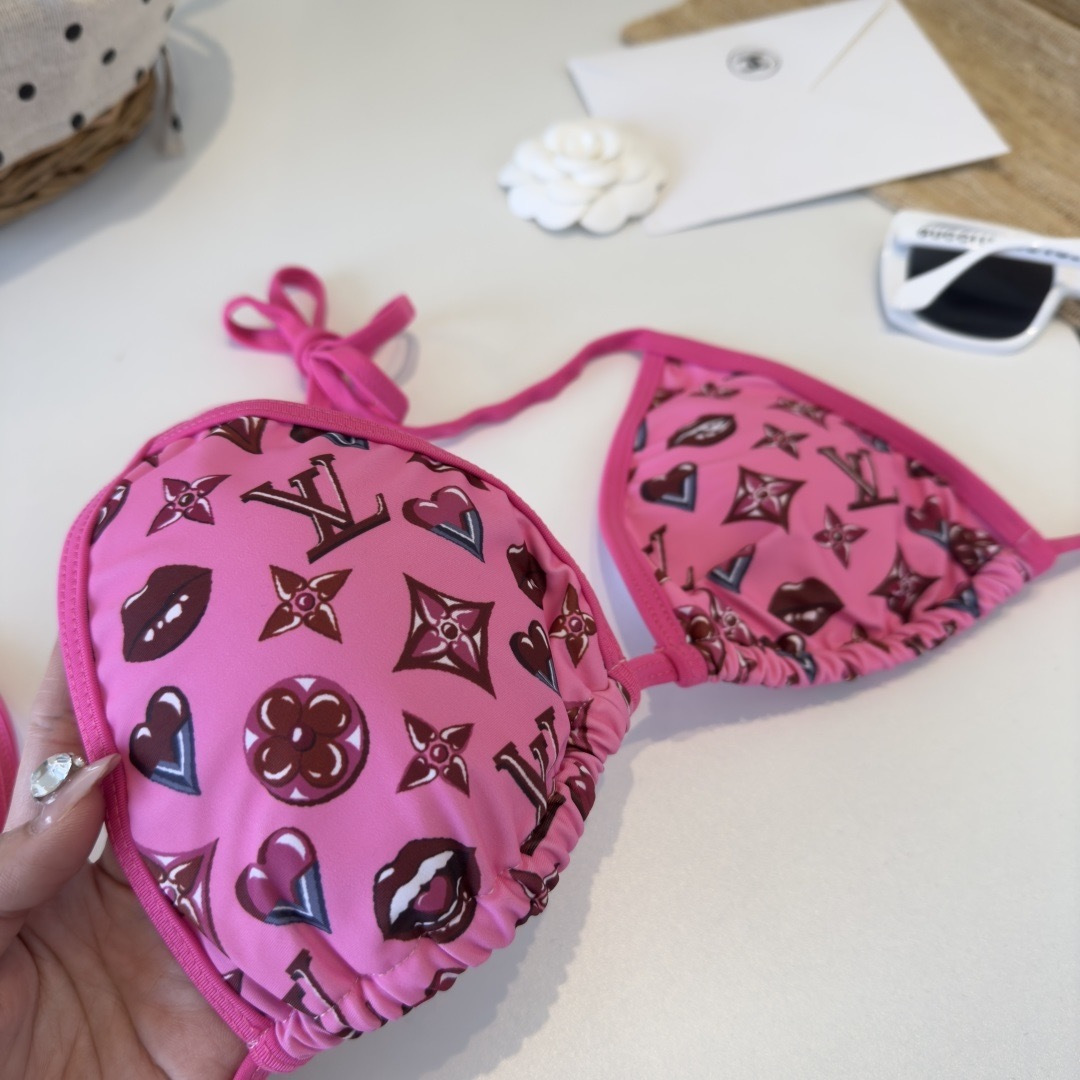 。LV路易威登比基尼👙❤️😍🥰适合多种场景的游泳衣🏊‍♀️海边 游泳池 温泉 水上乐园 漂流都可以😌内搭