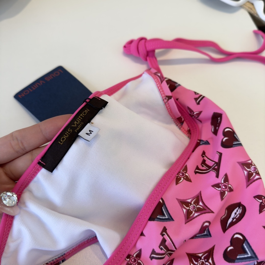 。LV路易威登比基尼👙❤️😍🥰适合多种场景的游泳衣🏊‍♀️海边 游泳池 温泉 水上乐园 漂流都可以😌内搭