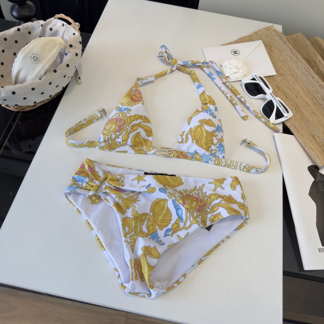 。范思哲比基尼👙❤️😍🥰适合多种场景的游泳衣🏊‍♀️海边 游泳池 温泉 水上乐园 漂流都可以😌内搭外穿也