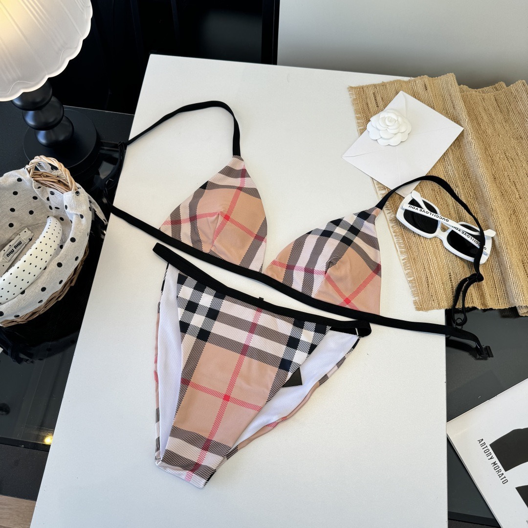 。巴宝莉Burberry新款分体比基尼👙个性十足，超显水蛇腰，出游必备SM L XL