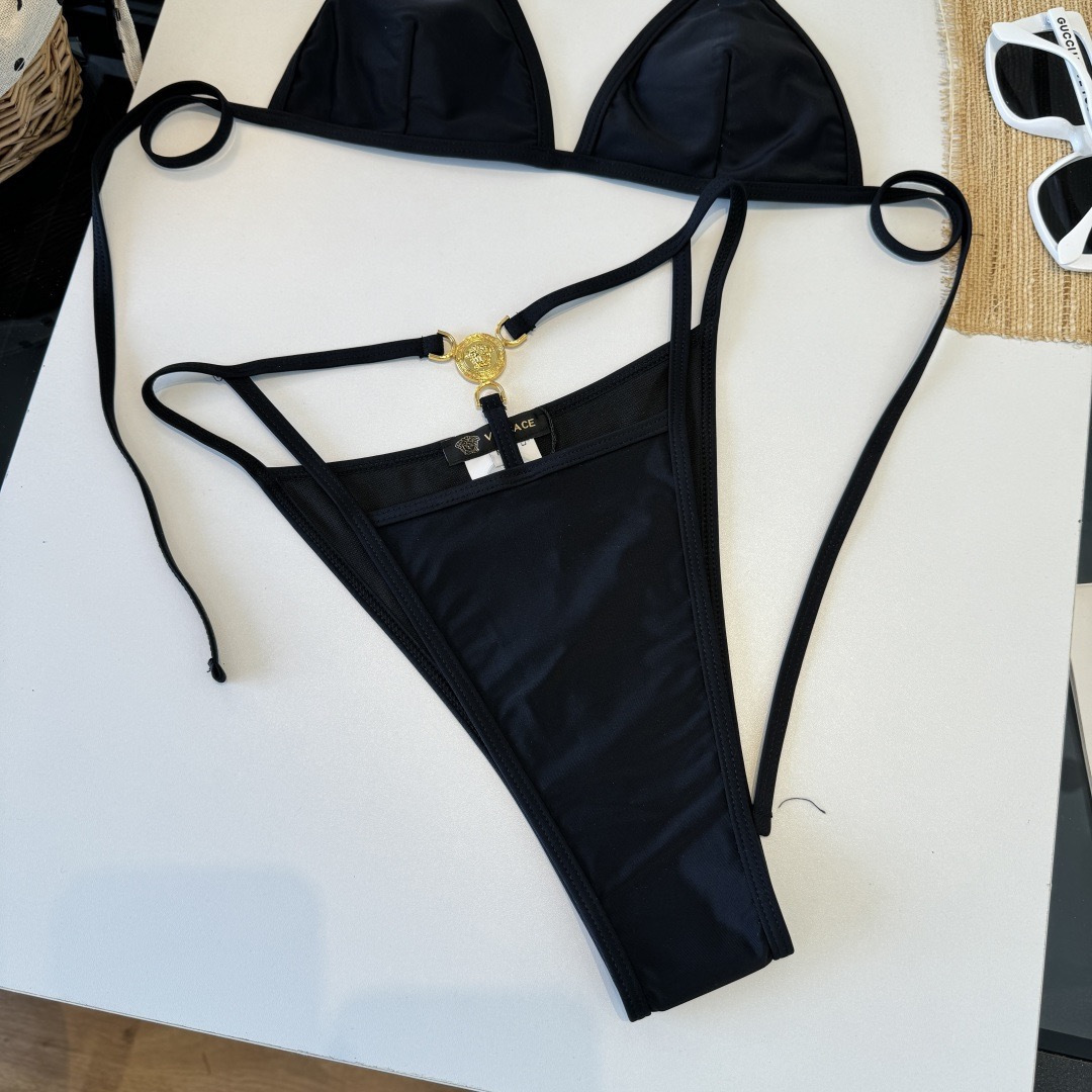 。范思哲分体比基尼👙泳衣 😍🥰适合多种场景的游泳衣🏊‍♀️海边 游泳池 温泉 水上乐园 漂流都可以😌内搭