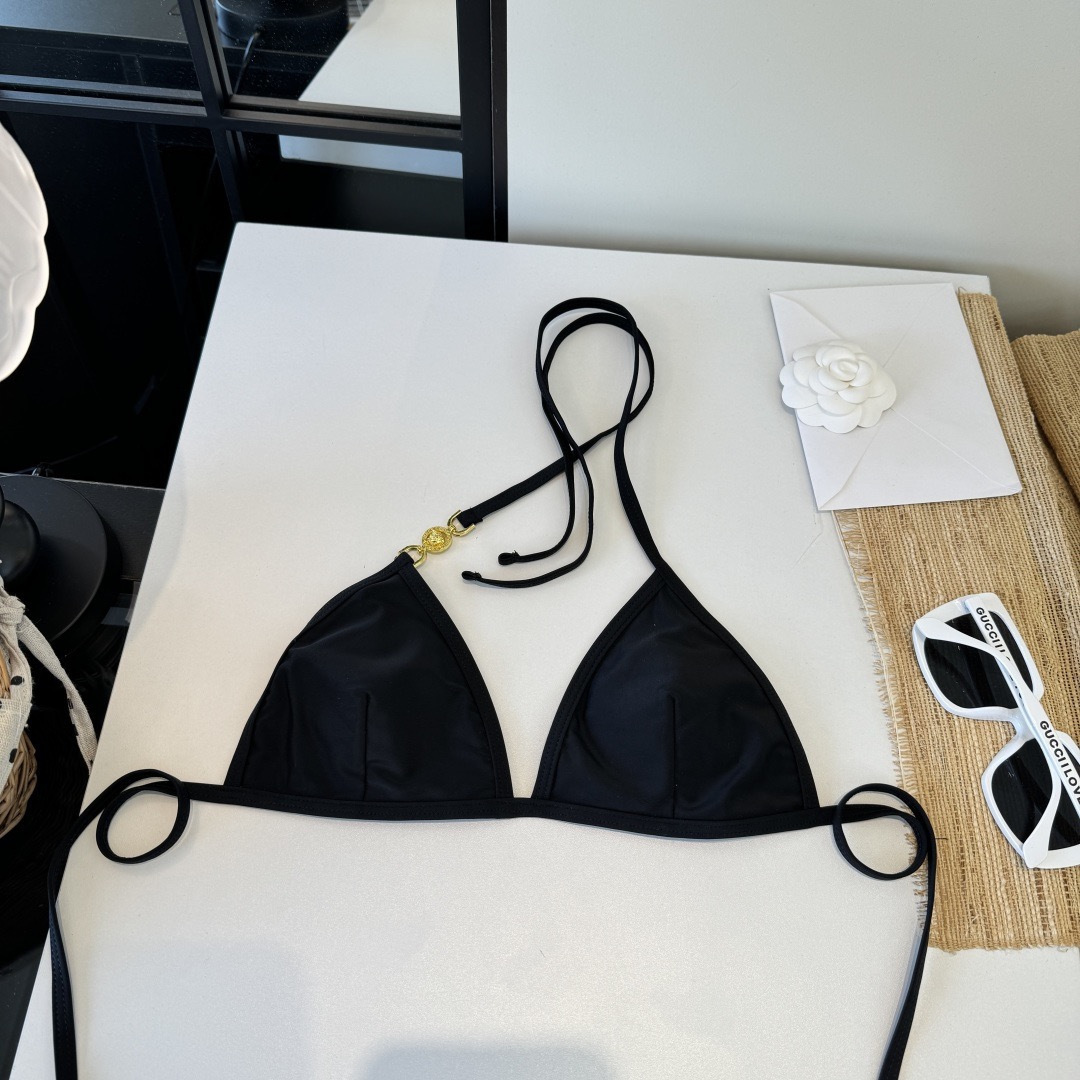 。范思哲分体比基尼👙泳衣 😍🥰适合多种场景的游泳衣🏊‍♀️海边 游泳池 温泉 水上乐园 漂流都可以😌内搭