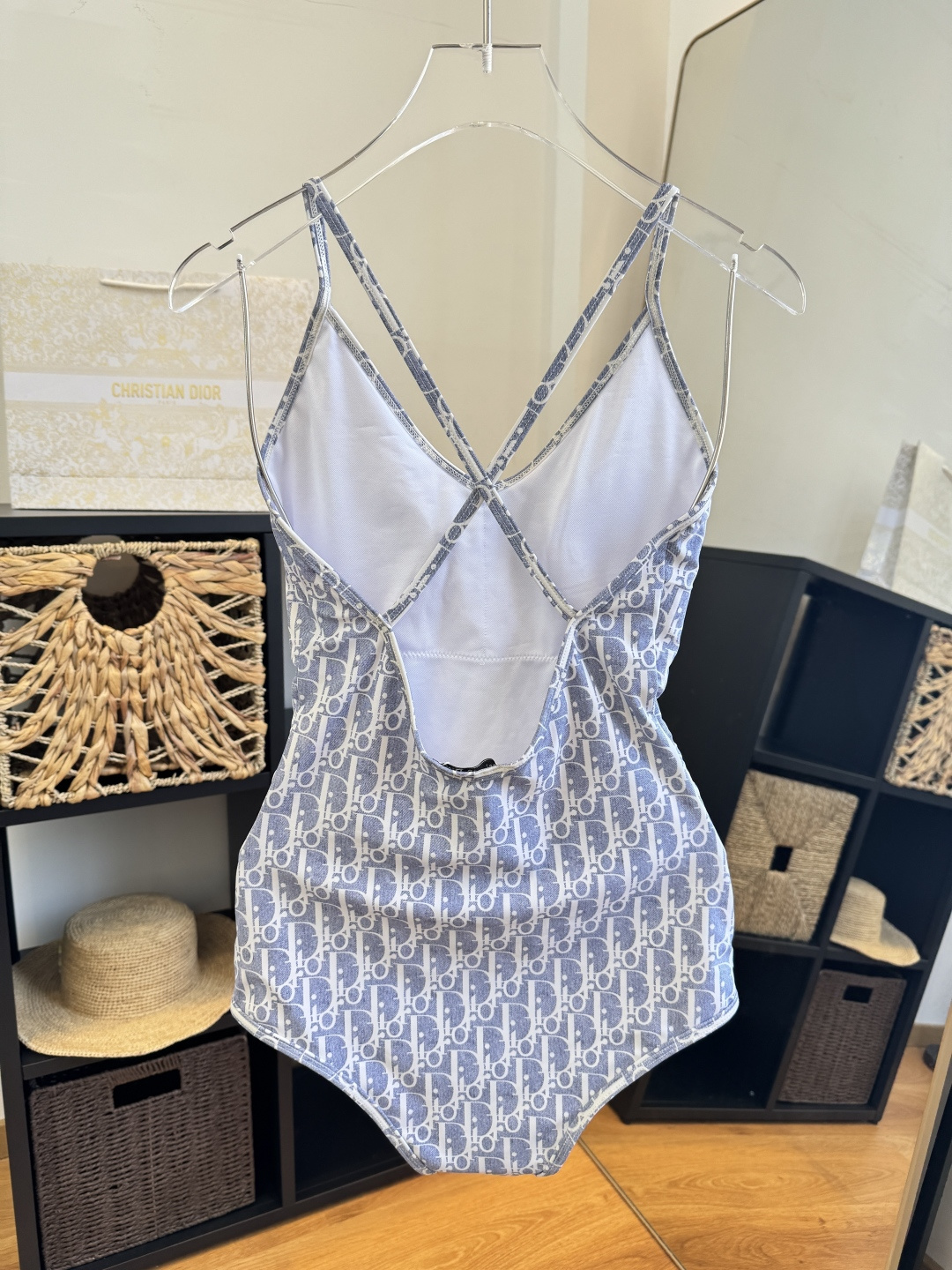 。Dior迪奥新连体比基尼👙泳衣，个性十足，超显水蛇腰，出游必备SM L XL