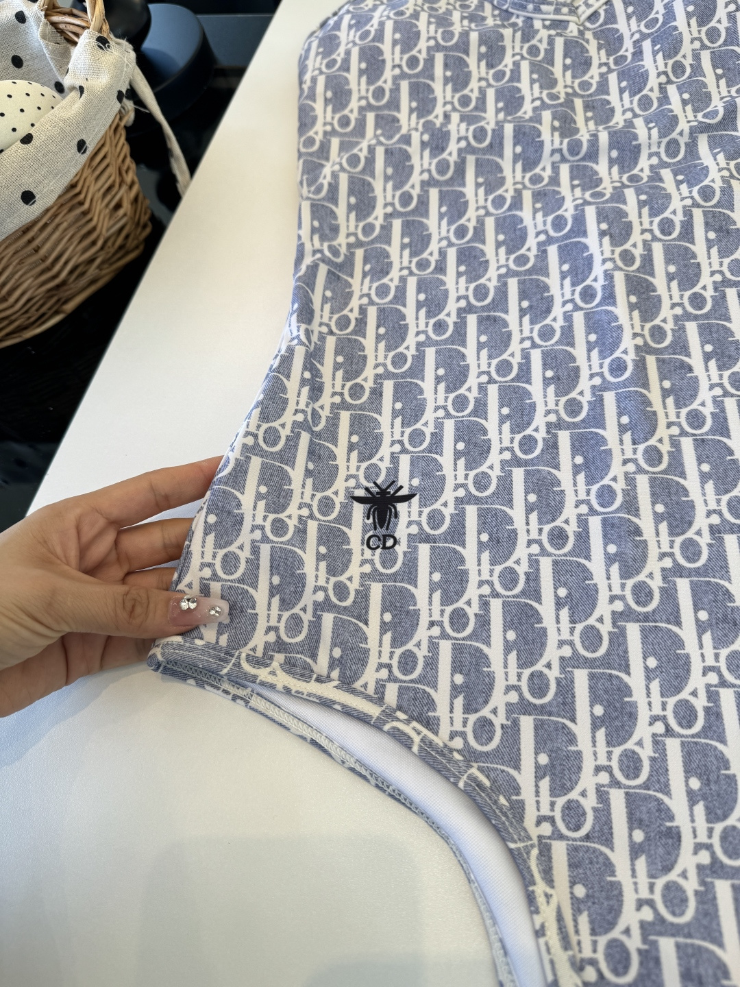 。Dior迪奥新连体比基尼👙泳衣，个性十足，超显水蛇腰，出游必备SM L XL