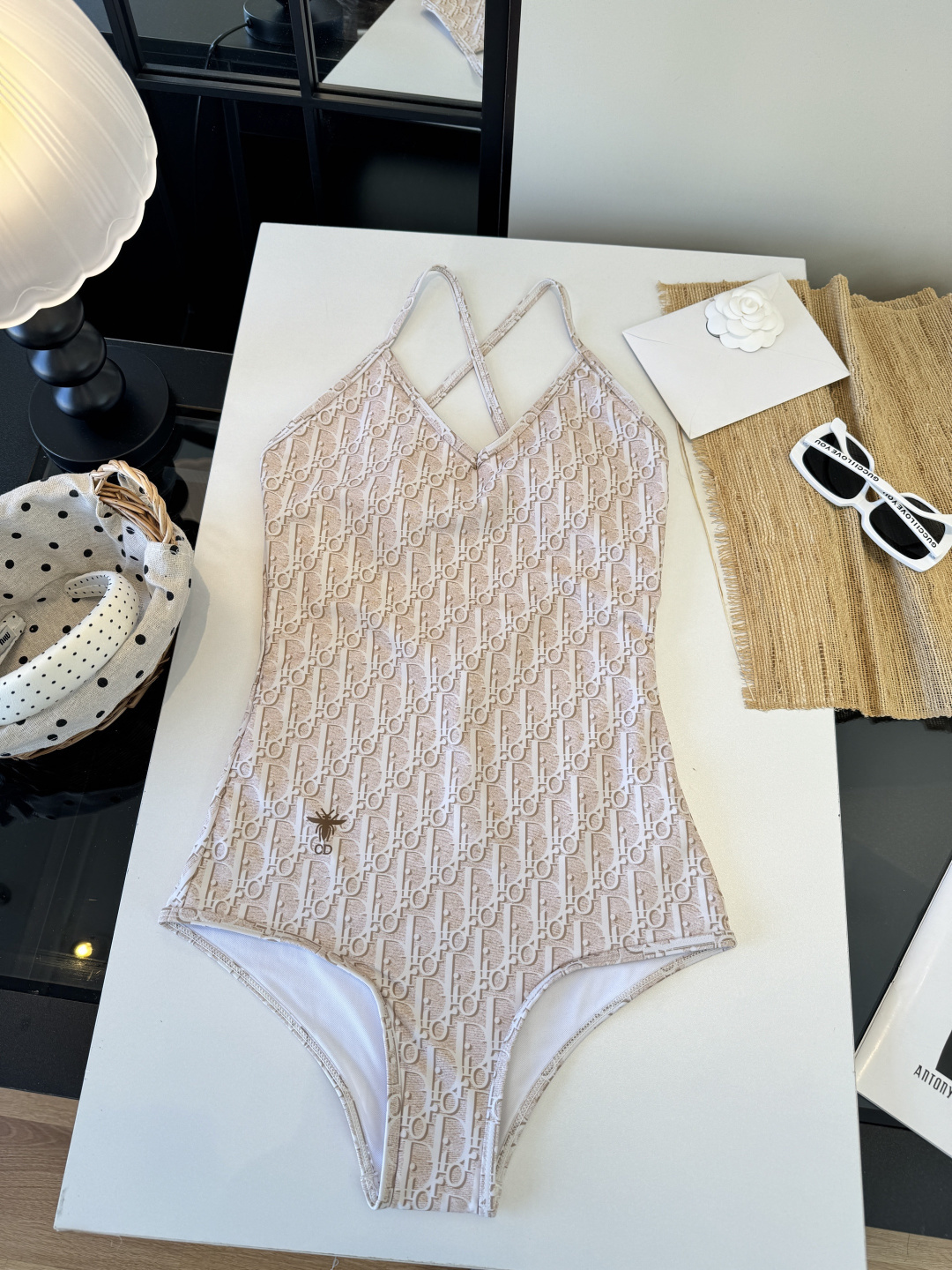 。Dior迪奥新连体比基尼👙泳衣，个性十足，超显水蛇腰，出游必备SM L XL