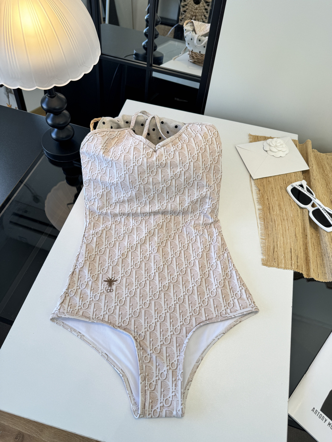 。Dior迪奥新连体比基尼👙泳衣，个性十足，超显水蛇腰，出游必备SM L XL