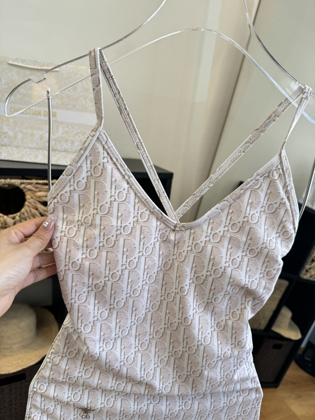 。Dior迪奥新连体比基尼👙泳衣，个性十足，超显水蛇腰，出游必备SM L XL
