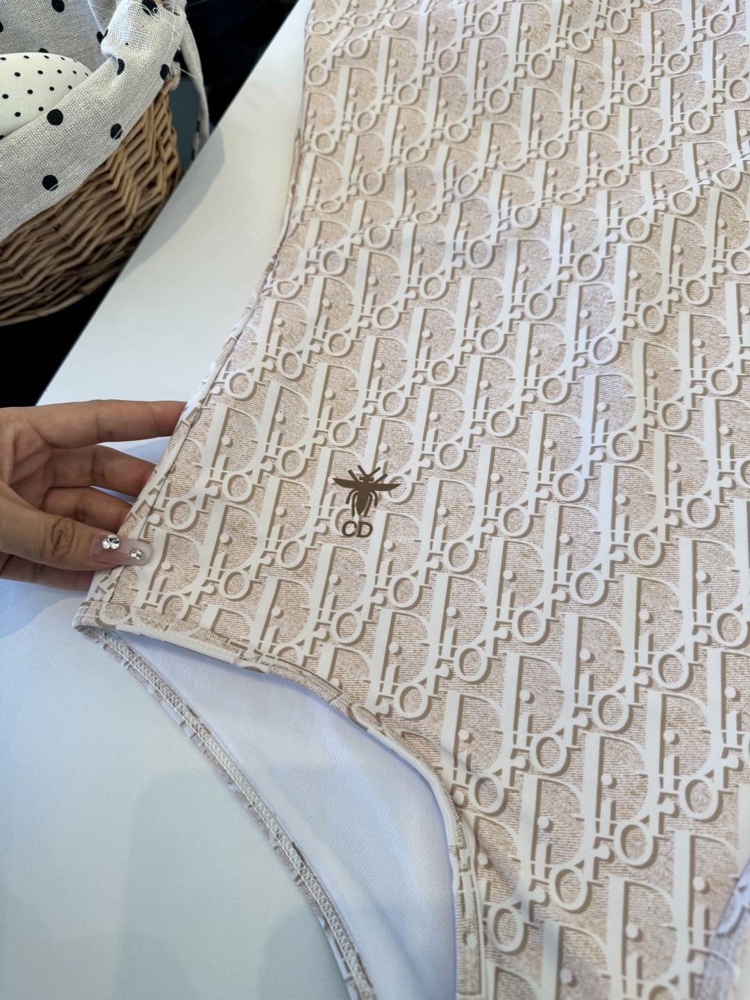 。Dior迪奥新连体比基尼👙泳衣，个性十足，超显水蛇腰，出游必备SM L XL