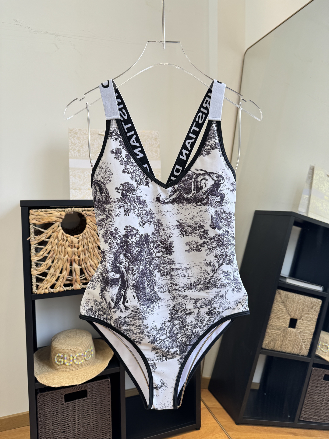 。Dior迪奥官方新款连体泳衣比基尼，S M L XL