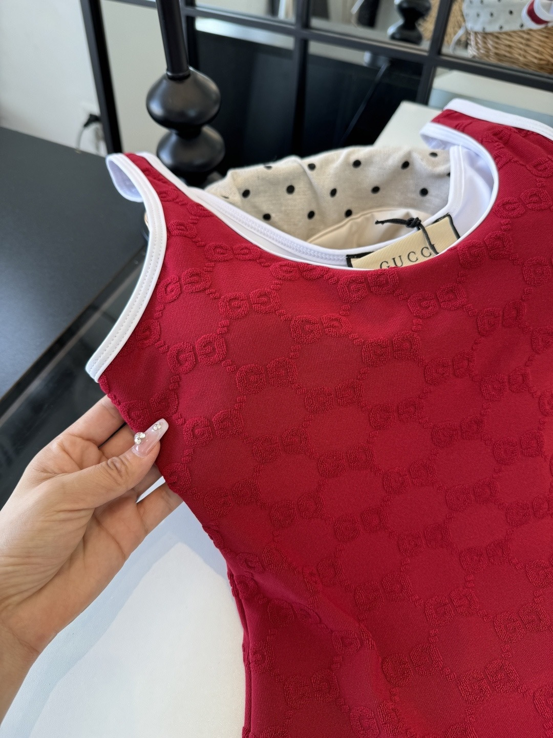 。Gucci古奇连体泳衣👙 上身超级棒！同步各大专柜发售，自然而然呈现时尚感！十分减龄，具有年轻活力。 