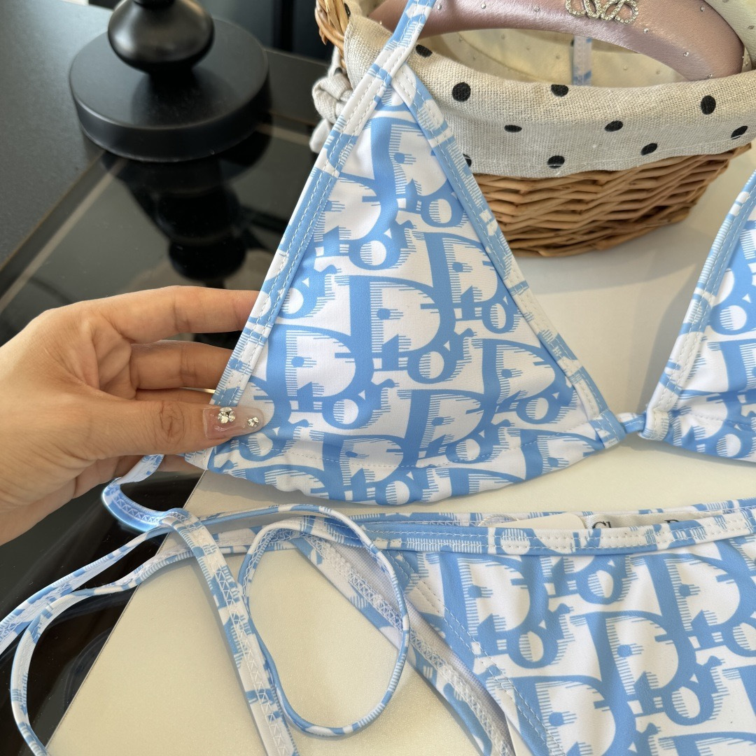 。Dior迪奥比基尼👙❤️😍🥰适合多种场景的游泳衣🏊‍♀️海边 游泳池 温泉 水上乐园 漂流都可以😌内搭