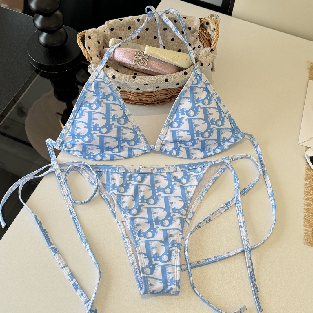 。Dior迪奥比基尼👙❤️😍🥰适合多种场景的游泳衣🏊‍♀️海边 游泳池 温泉 水上乐园 漂流都可以😌内搭