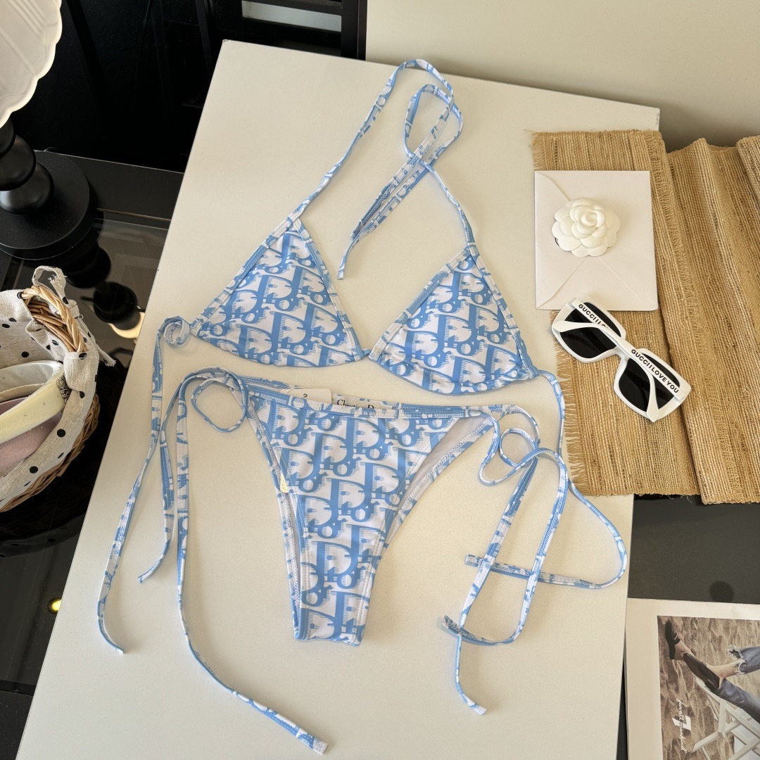 。Dior迪奥比基尼👙❤️😍🥰适合多种场景的游泳衣🏊‍♀️海边 游泳池 温泉 水上乐园 漂流都可以😌内搭