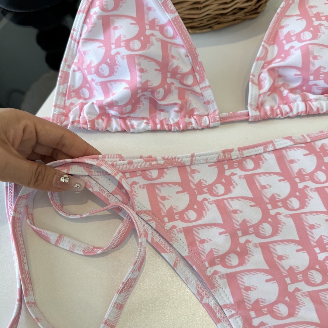 。Dior迪奥比基尼👙❤️😍🥰适合多种场景的游泳衣🏊‍♀️海边 游泳池 温泉 水上乐园 漂流都可以😌内搭