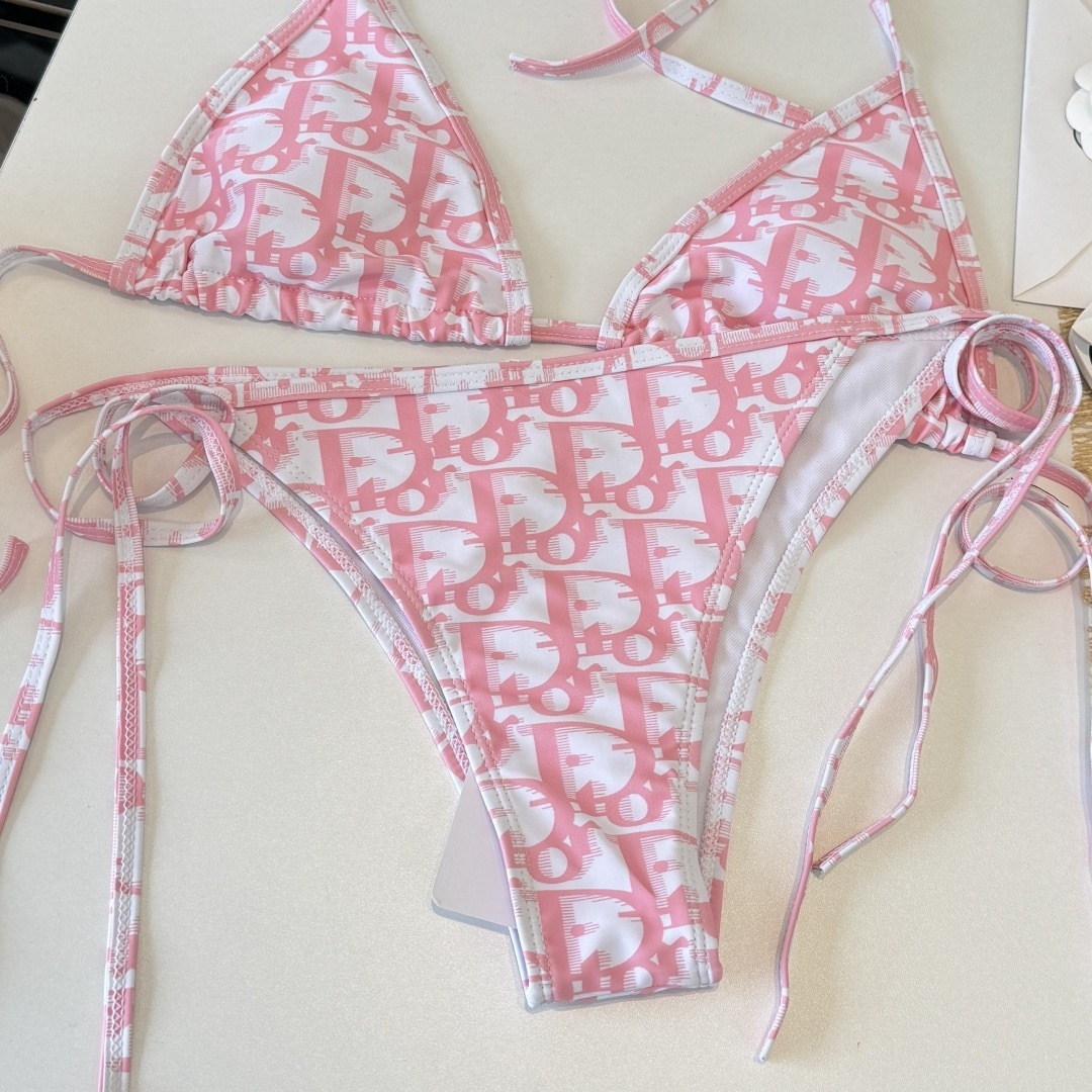 。Dior迪奥比基尼👙❤️😍🥰适合多种场景的游泳衣🏊‍♀️海边 游泳池 温泉 水上乐园 漂流都可以😌内搭