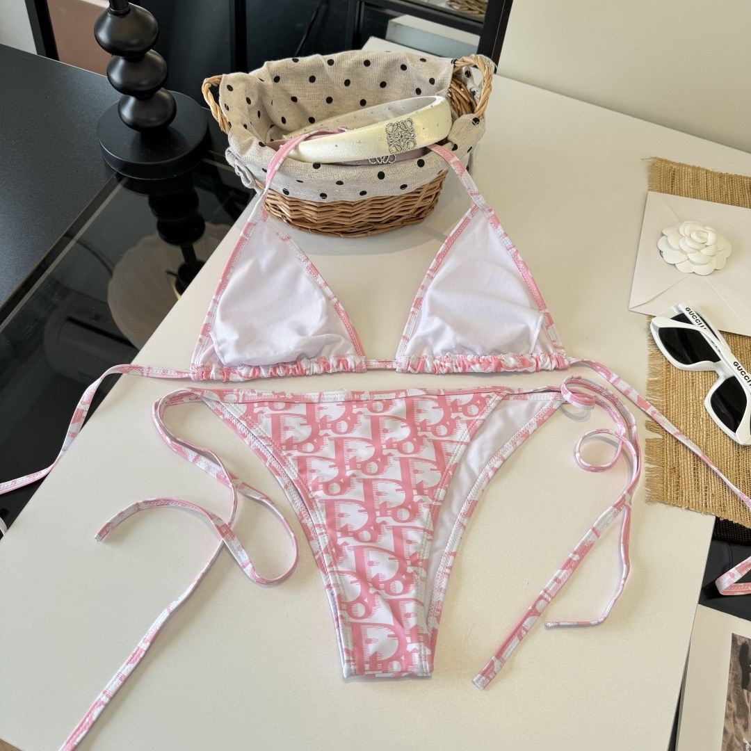 。Dior迪奥比基尼👙❤️😍🥰适合多种场景的游泳衣🏊‍♀️海边 游泳池 温泉 水上乐园 漂流都可以😌内搭