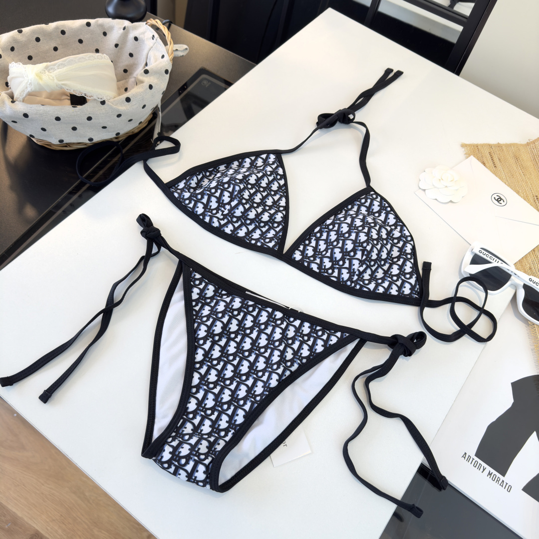 。Dior迪奥 新款比基尼泳衣👙❤️😍🥰适合多种场景的游泳衣🏊‍♀️海边 游泳池 温泉 水上乐园 漂流都