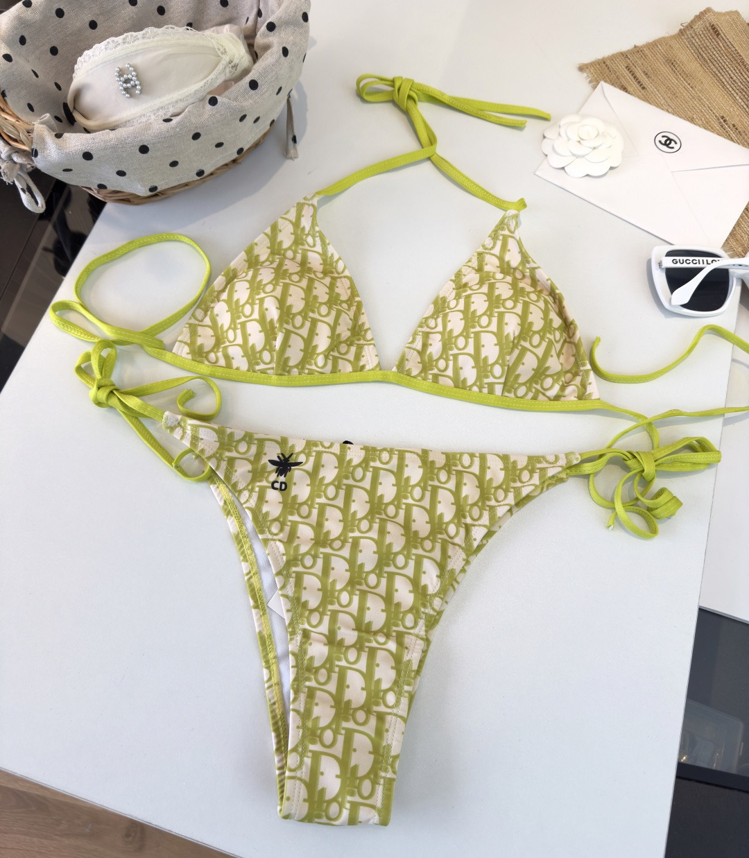 。Dior迪奥 新款比基尼泳衣👙❤️😍🥰适合多种场景的游泳衣🏊‍♀️海边 游泳池 温泉 水上乐园 漂流都