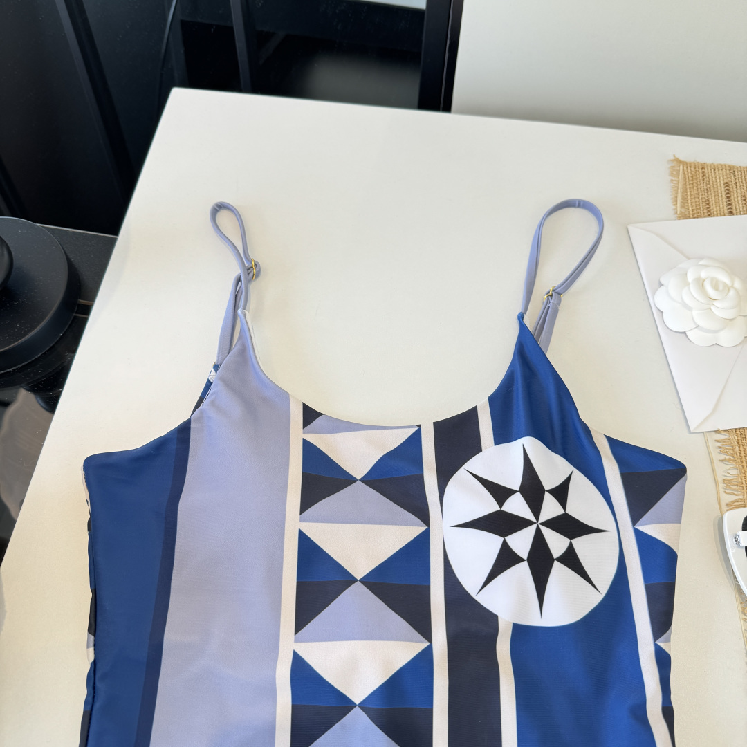 。罗意威LOEWE新款连体比基尼泳衣👙❤️😍🥰适合多种场景的游泳衣🏊‍♀️海边 游泳池 温泉 水上乐园 