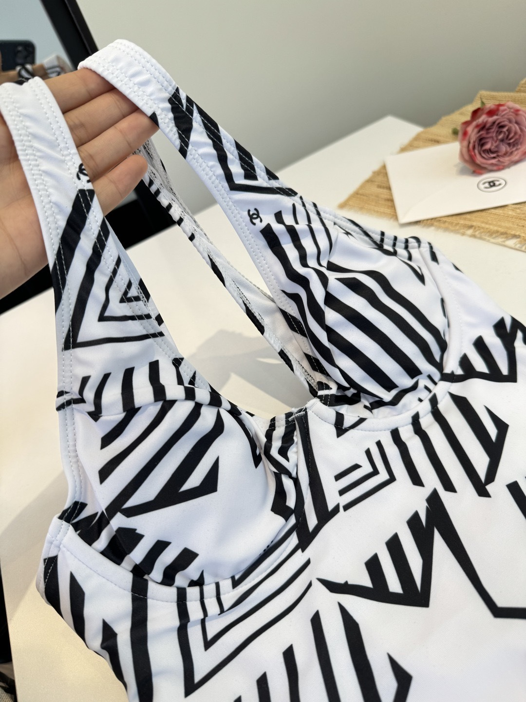 。Chanel香奈儿新款连体泳衣S M L XL