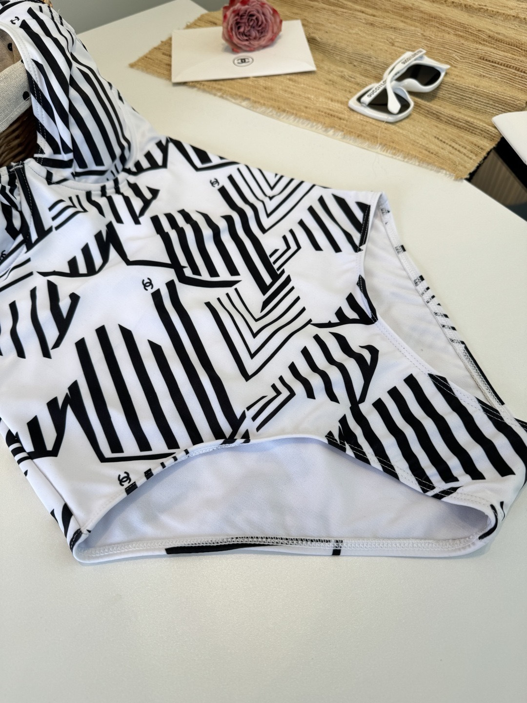 。Chanel香奈儿新款连体泳衣S M L XL