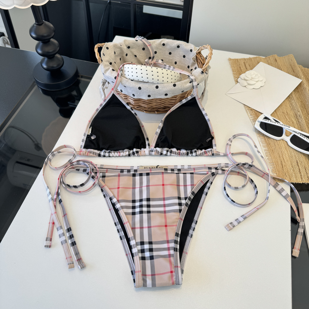 。巴宝莉Burberry比基尼👙 上身超级棒！同步各大专柜发售，自然而然呈现时尚感！十分减龄，具有年轻活