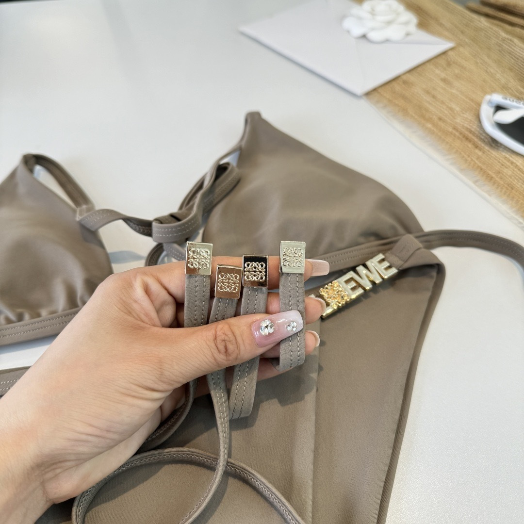 。罗意威LOEWE新款比基尼泳衣👙❤️😍🥰适合多种场景的游泳衣🏊‍♀️海边 游泳池 温泉 水上乐园 漂流