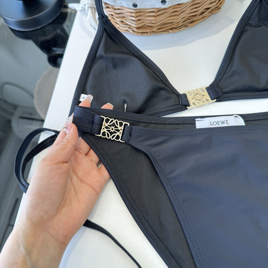 。罗意威LOEWE新款分体比基尼泳衣👙❤️😍🥰适合多种场景的游泳衣🏊‍♀️海边 游泳池 温泉 水上乐园 
