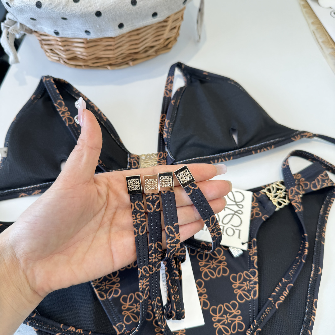 。罗意威LOEWE新款分体比基尼泳衣👙❤️😍🥰适合多种场景的游泳衣🏊‍♀️海边 游泳池 温泉 水上乐园 