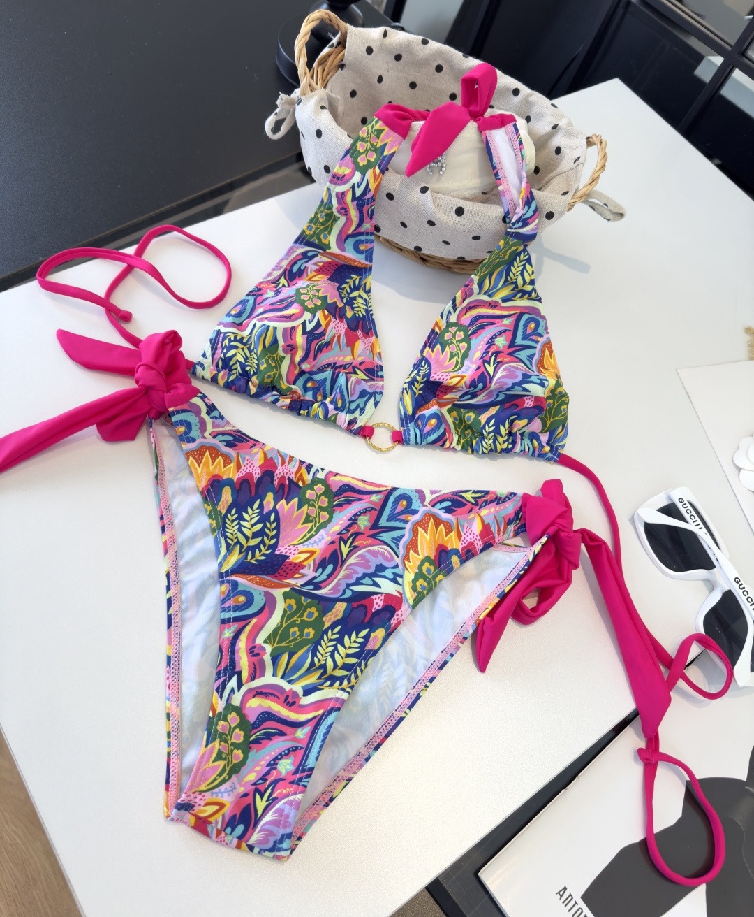 。范思哲比基尼👙❤️😍🥰适合多种场景的游泳衣🏊‍♀️海边 游泳池 温泉 水上乐园 漂流都可以😌内搭外穿也